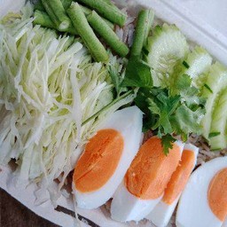 ข้าวผัดน้ำพริกลงเรือ