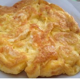 ข้าวราดไข่เจียว  ไข่ 2 ฟอง