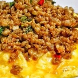 ข้าวไข่ข้นผัดกระเพรา ฟรีน้ำซุป