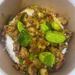 ผัดพริกแกงใต้หมูสตอราดข้าว