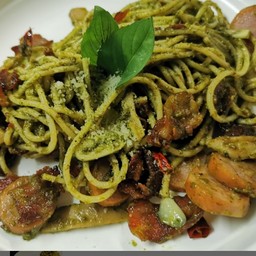 เพสโต้ ไส้กรอก เบค่อน และเห็ด