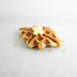 Croffle with butter & maple syrup