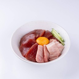 ข้าวหน้าปลาทูน่า อากะมิ ชูโทโร่ โอโทโร่ ไข่แดง