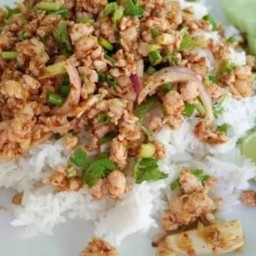 ลาบเนื้อราดข้าว