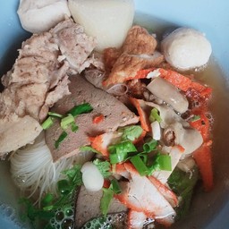 ก๋วยเตี๋ยวหมูรวมต้มยำ
