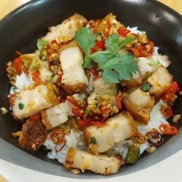 ้ข้าวหมูกรอบคั่วพริกเกลือ