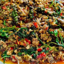 ผัดเผ็ดกบ