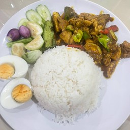 ผัดพริกแกงใต้ไก่สตอราดข้าว