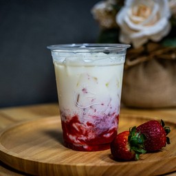 สตรอเบอร์รี่นมสดเย็น