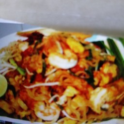 หมี่เหลืองผัดไทยกุ้งสด