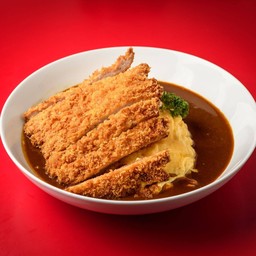 ข้าวคาเรออมไรซ์หมูชุบเกล็ดขนมปังทอด Fried pork cutlet curry omelet rice