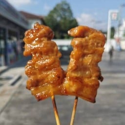 หมูดำข้าวหมูทอด 25 บาท ผักน้ำพริกฟรี ซอยวิทยุการบิน