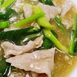 ราดหน้าไก่