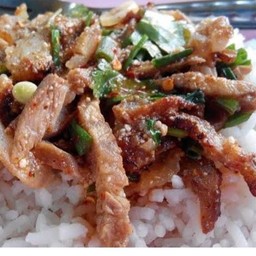 นำ้ตกหมูย่างราดข้าว