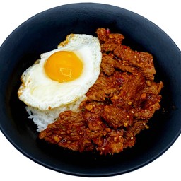 เนื้อผัดหม่าล่าราดข้าว ไข่ดาว