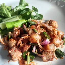 ยำหมูสามชั้นทอดแซ่บ  (เป็นกับ)