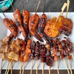 3กอ ข้าวเหนียวหมูปิ้ง หน้าอู่ป. ประเสริฐยนต์