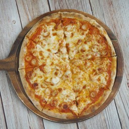 พิซซ่าชิกเก้นซอสเซจ