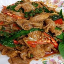 กะเพรา กะดึก อยู่ตรงกลางซ.4 บ้านแฮ่