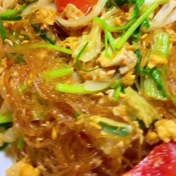 ผัดวุ้นเส้นไส่ไข่ ราดข้าว
