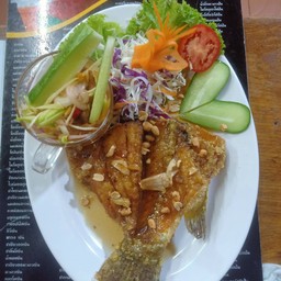 ปลากะพงทอดกระเทียม