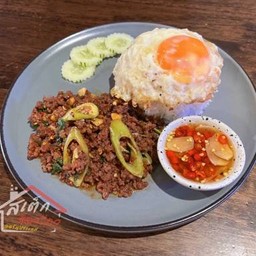 ข้าวกะเพราเนื้อสับ+ไข่ดาวลาวา