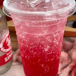 น้ำแดงโซดา