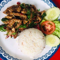 ข้าวกระเพราเนื้อ