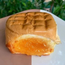 ขนมปังไส้ทะลัก แยมส้ม