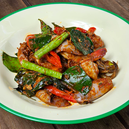 ผัดพริกแกงปลาหมึก