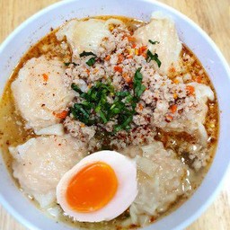 เกี๊ยวหมูเด้งต้มยำน้ำข้น หมูสับ (เกี๊ยว6ชิ้น)