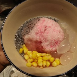 เม็ดแมงลัก ข้าวโพด ลูกชิด น้ำแดง