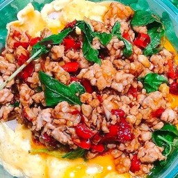 กะเพรา ไก่สับไข่ขยี้