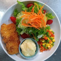 สลัดปลาทอด ( ผักสดและผักต้ม )