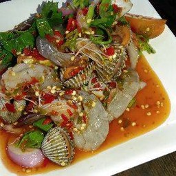 ยำหอยแครงกุ้งสด