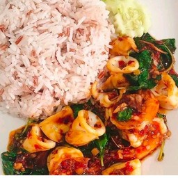 ผัดผริกแกง ทะเล กุ้ง หมึก