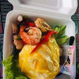 ข้าวไข่ข้นกระเพราทะเล