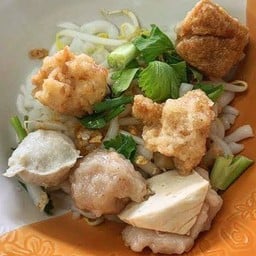 เหล่ากง คิทเช่น บะหมี่เกี๊ยว 100 ปี
