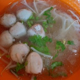 เส้นเล็กลูกชิ้นหมูน้ำใส