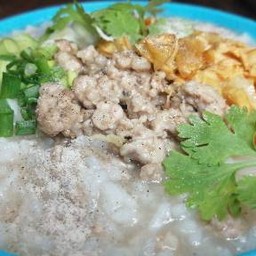 ข้าวต้มหมูสับ