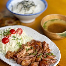 ไก่ย่างซอสเทอริยากิ  เสิร์ฟพร้อมข้าวญี่ปุ่น