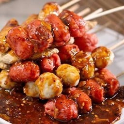 รวมมิตรลูกชิ้น 5 ไม้ ทอด