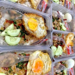 ยายหลานพากิน