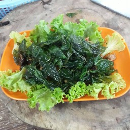 ผัดกระเพราไข่เยี่ยวม้า