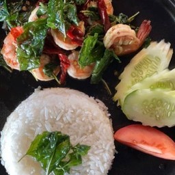 ข้าวกระเพรากุ้งพริกแห้ง