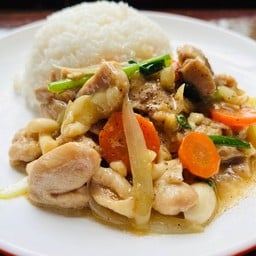 ข้าวราดไก่ผัดน้ำมันหอย