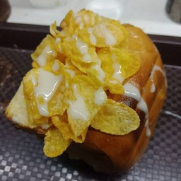 ปังไส้ทะเลย เนยนม คอนเฟลก (1ชิ้น)