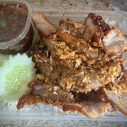 คอหมูทอดกระเทียม