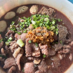 ร้านก๋วยเตี๋ยวหมูเจ๊พลอย (ปั๊มคาลเท็กซ์พระราม2)