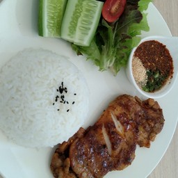 ข้าวอกไก่ย่างจิ้มแจ่ว